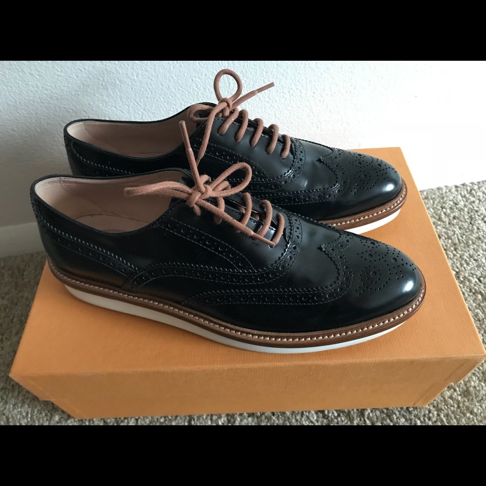 TOD'S glossed-leather brogues